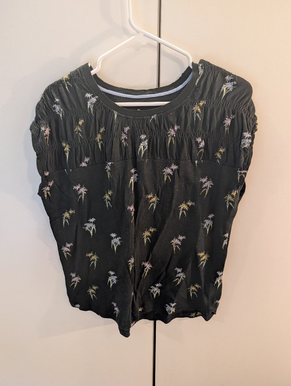 Pilcro Woman's XS Black Floral Sleeveless Women's Top
